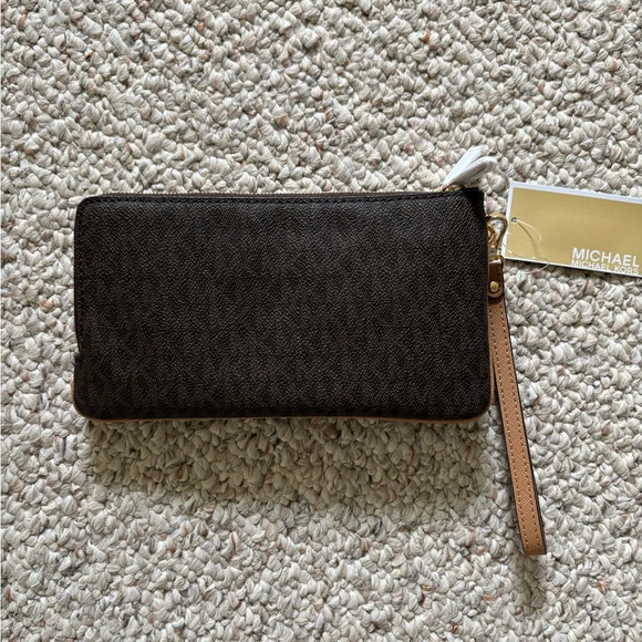 Michael Kors Bedford Double Zip Pocket Large Wristlet - Picture 2 of 4